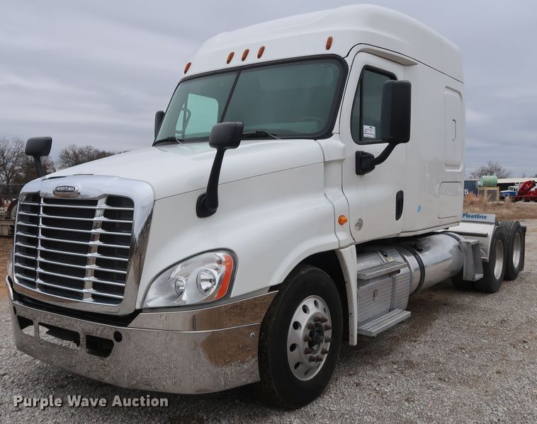 image for item DH0840 2014 Freightliner Cascadia 125 semi truck
