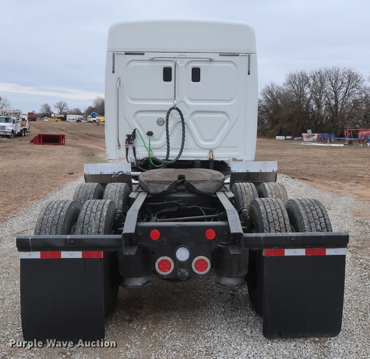 image for item DH0840 2014 Freightliner Cascadia 125 semi truck