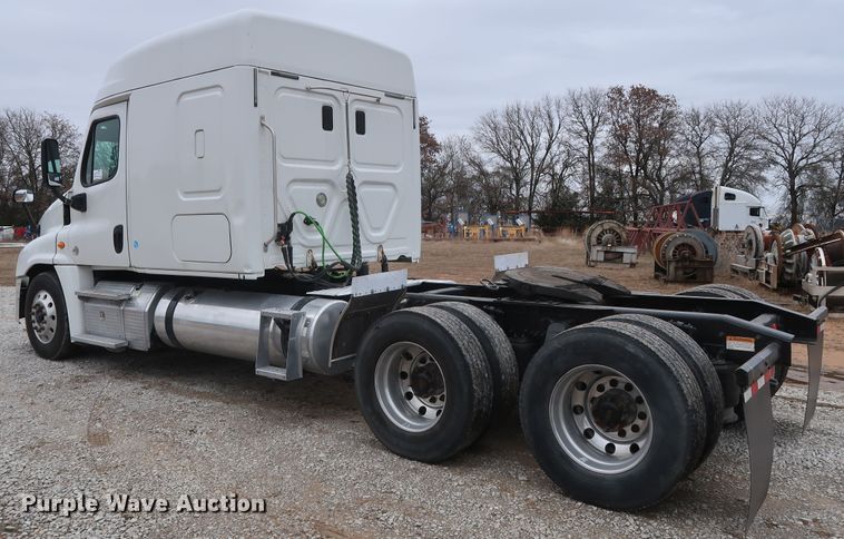 image for item DH0840 2014 Freightliner Cascadia 125 semi truck