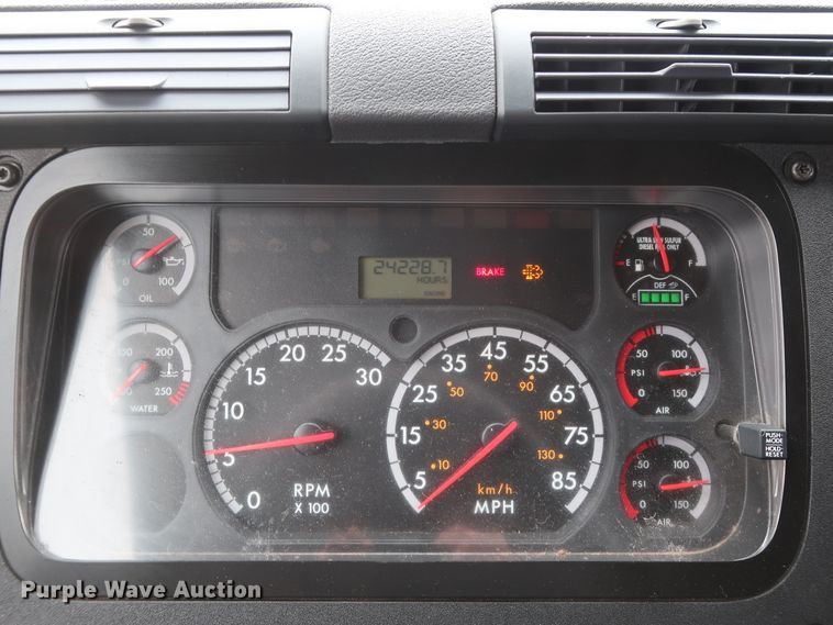 image for item DH0840 2014 Freightliner Cascadia 125 semi truck