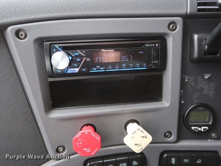 image for item DH0840 2014 Freightliner Cascadia 125 semi truck