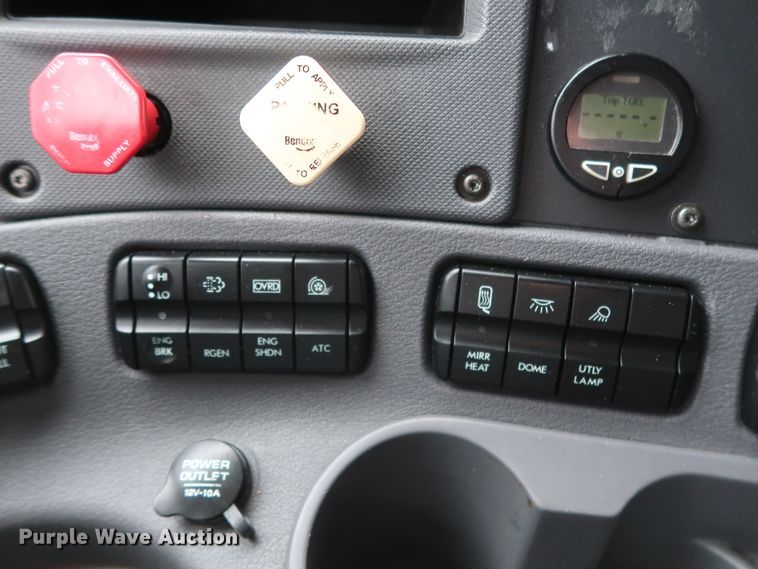 image for item DH0840 2014 Freightliner Cascadia 125 semi truck