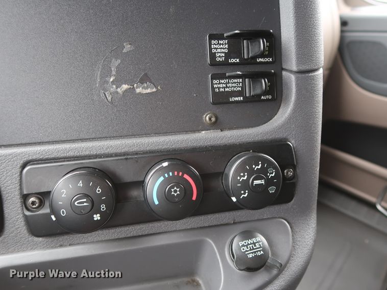 image for item DH0840 2014 Freightliner Cascadia 125 semi truck