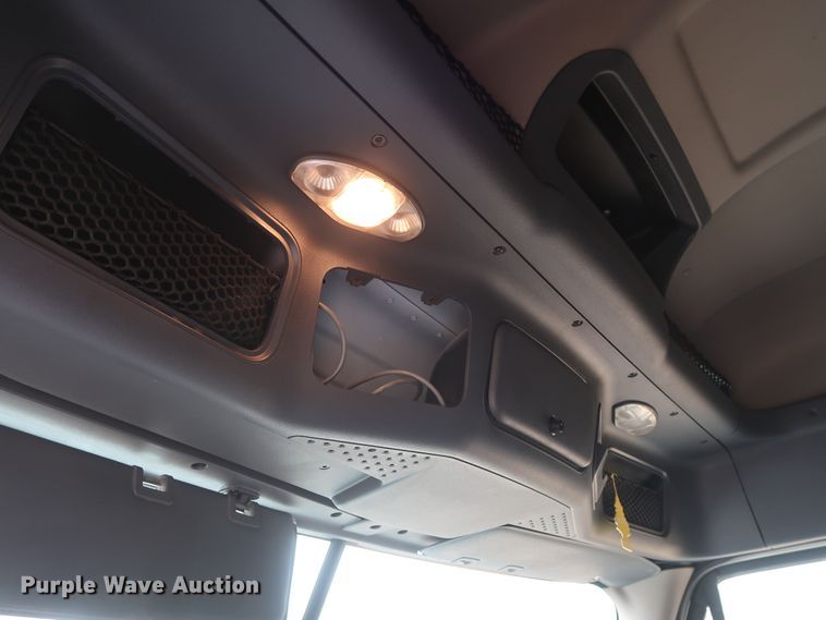 image for item DH0840 2014 Freightliner Cascadia 125 semi truck