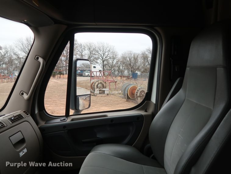 image for item DH0840 2014 Freightliner Cascadia 125 semi truck