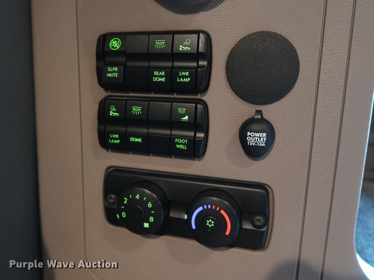 image for item DH0840 2014 Freightliner Cascadia 125 semi truck