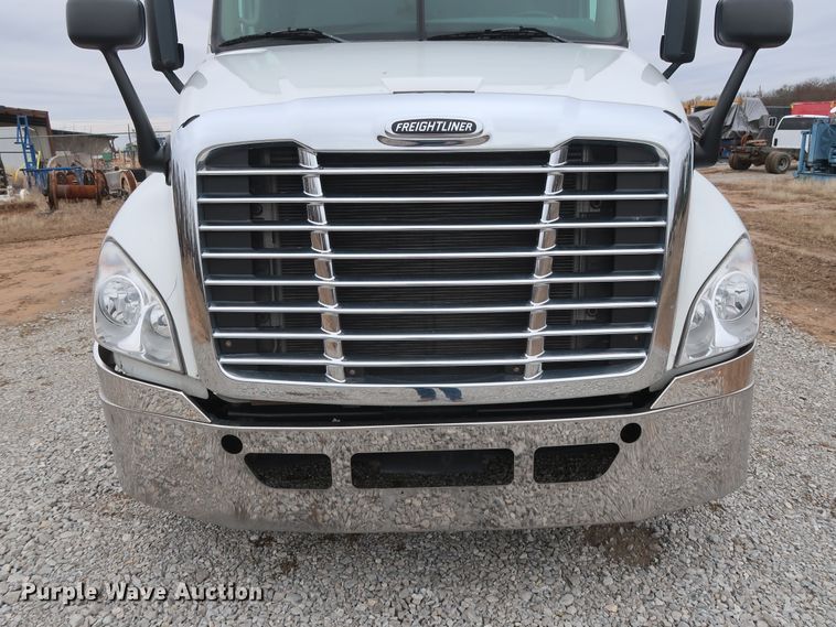 image for item DH0840 2014 Freightliner Cascadia 125 semi truck