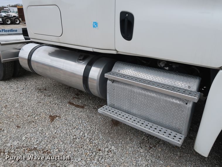 image for item DH0840 2014 Freightliner Cascadia 125 semi truck