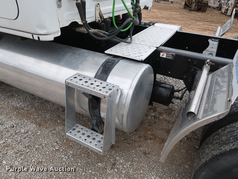 image for item DH0840 2014 Freightliner Cascadia 125 semi truck