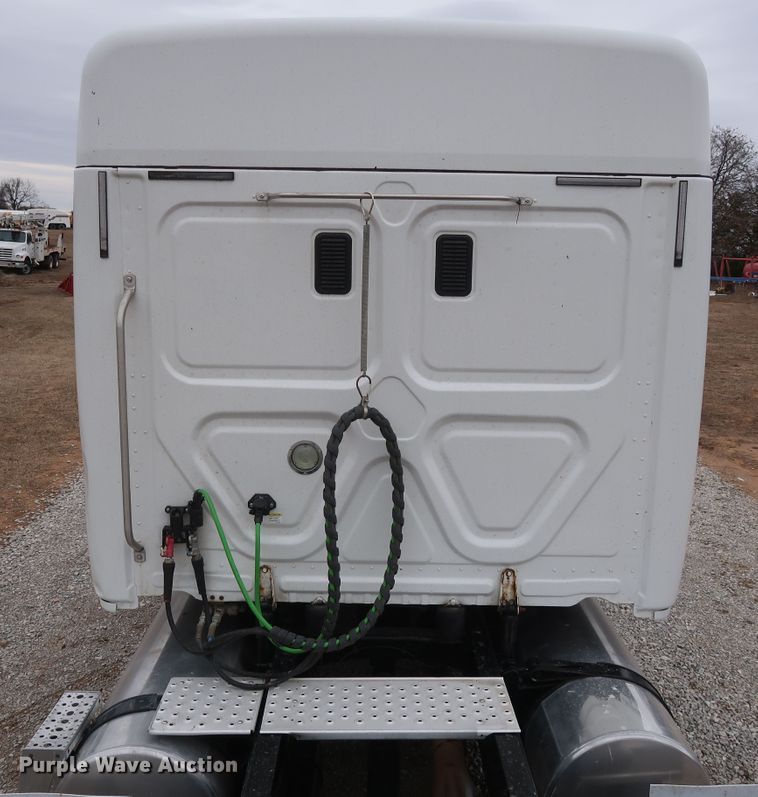 image for item DH0840 2014 Freightliner Cascadia 125 semi truck