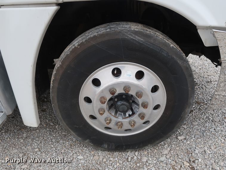 image for item DH0840 2014 Freightliner Cascadia 125 semi truck