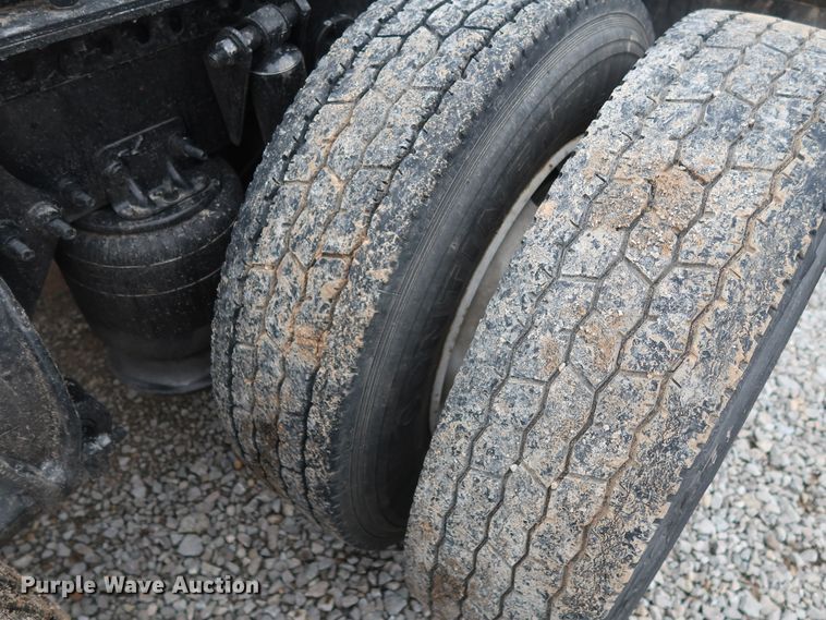 image for item DH0840 2014 Freightliner Cascadia 125 semi truck