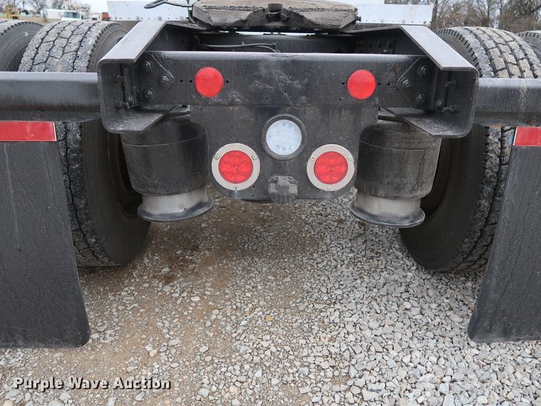 image for item DH0840 2014 Freightliner Cascadia 125 semi truck