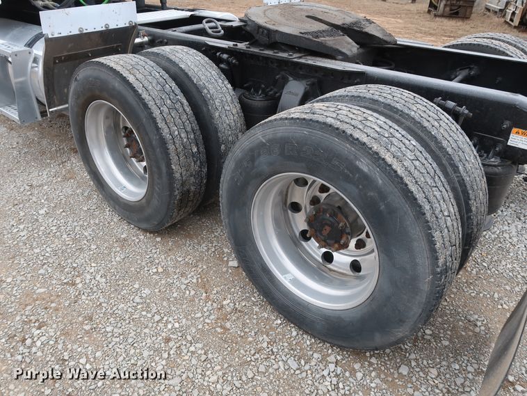 image for item DH0840 2014 Freightliner Cascadia 125 semi truck