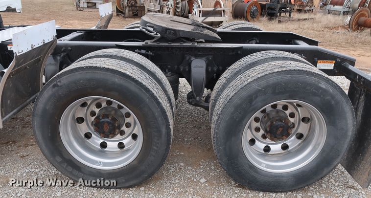 image for item DH0840 2014 Freightliner Cascadia 125 semi truck