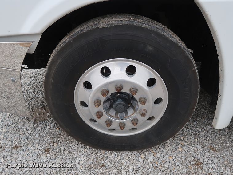 image for item DH0840 2014 Freightliner Cascadia 125 semi truck