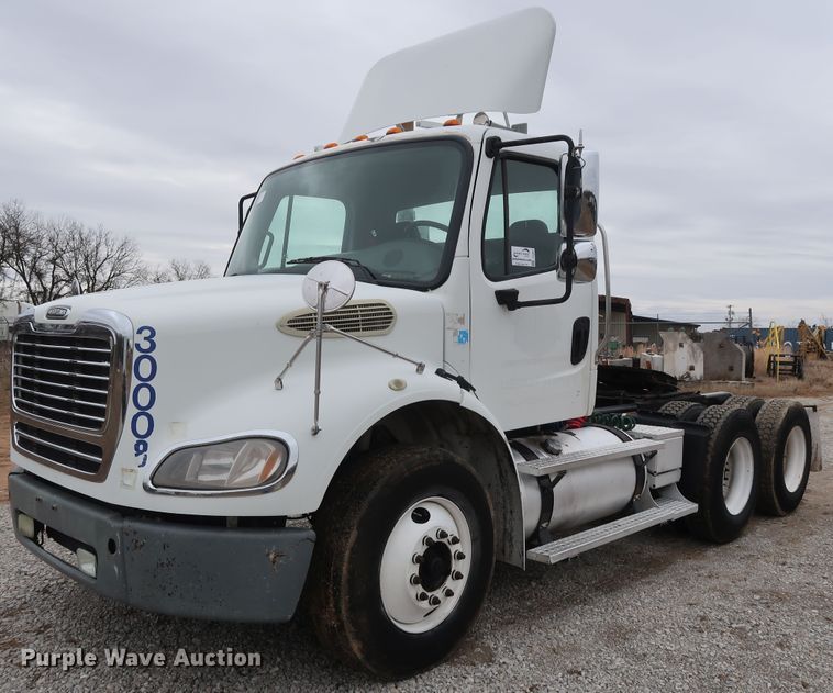 image for item DH0841 2011 Freightliner Business Class M2 semi truck