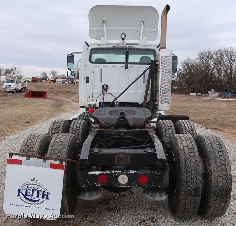 image for item DH0841 2011 Freightliner Business Class M2 semi truck