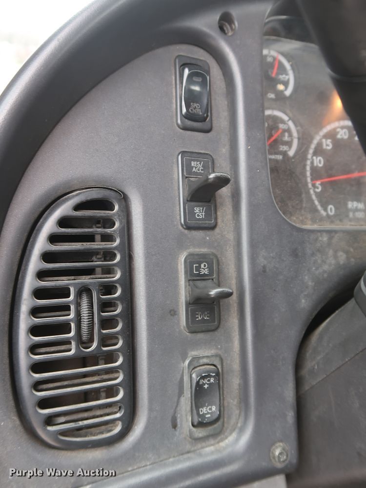 image for item DH0841 2011 Freightliner Business Class M2 semi truck