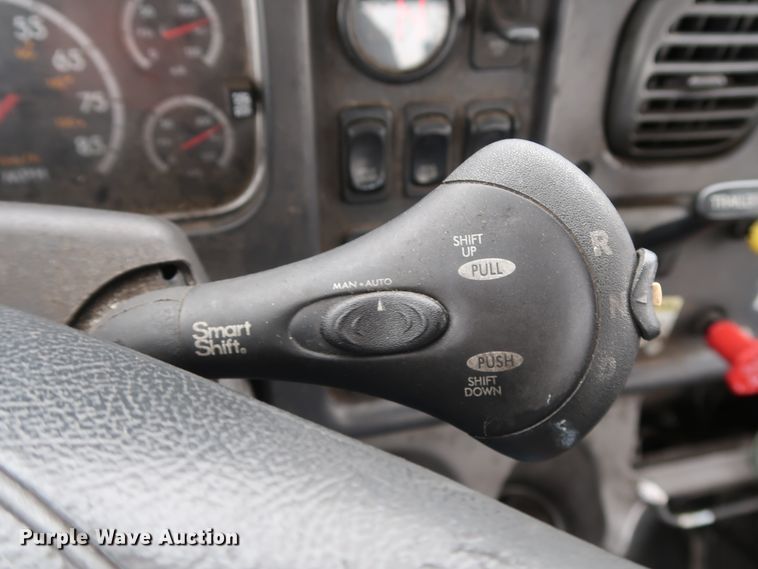 image for item DH0841 2011 Freightliner Business Class M2 semi truck