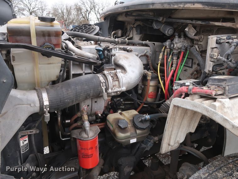 image for item DH0841 2011 Freightliner Business Class M2 semi truck