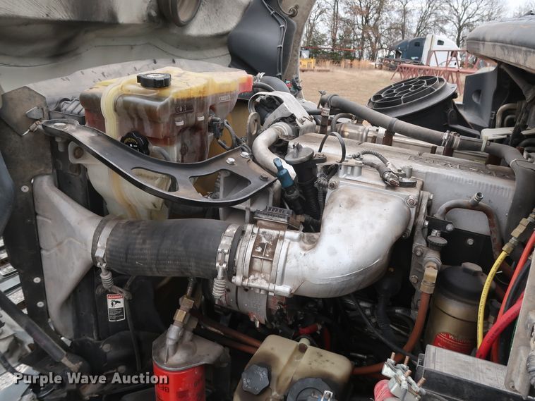 image for item DH0841 2011 Freightliner Business Class M2 semi truck