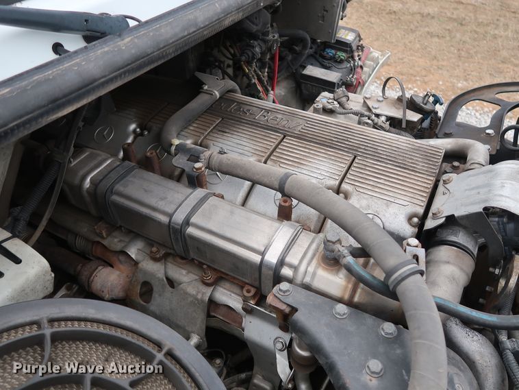 image for item DH0841 2011 Freightliner Business Class M2 semi truck