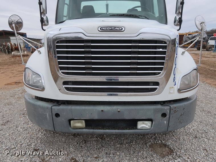 image for item DH0841 2011 Freightliner Business Class M2 semi truck