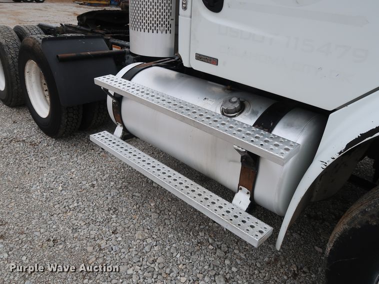 image for item DH0841 2011 Freightliner Business Class M2 semi truck