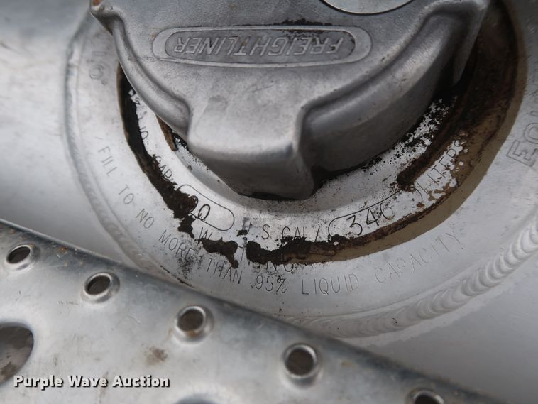 image for item DH0841 2011 Freightliner Business Class M2 semi truck