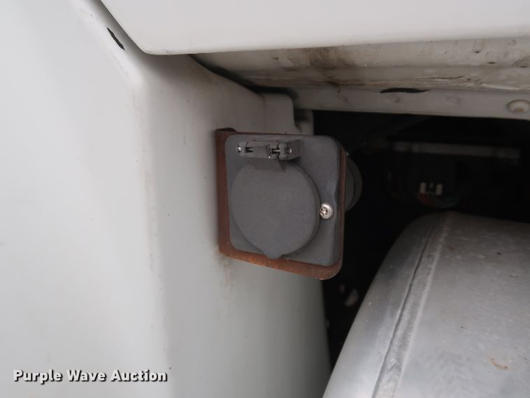 image for item DH0841 2011 Freightliner Business Class M2 semi truck