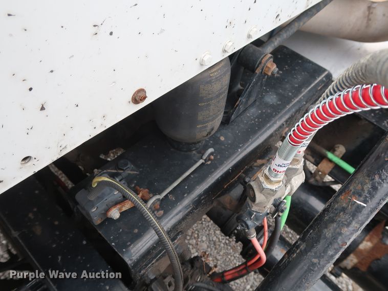 image for item DH0841 2011 Freightliner Business Class M2 semi truck