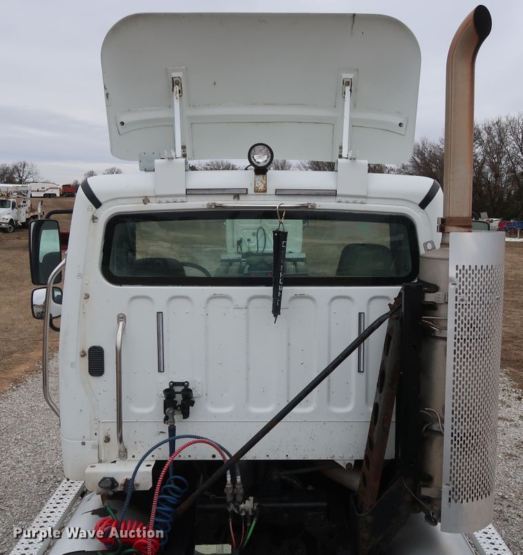 image for item DH0841 2011 Freightliner Business Class M2 semi truck