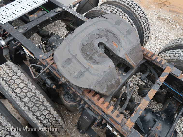 image for item DH0841 2011 Freightliner Business Class M2 semi truck