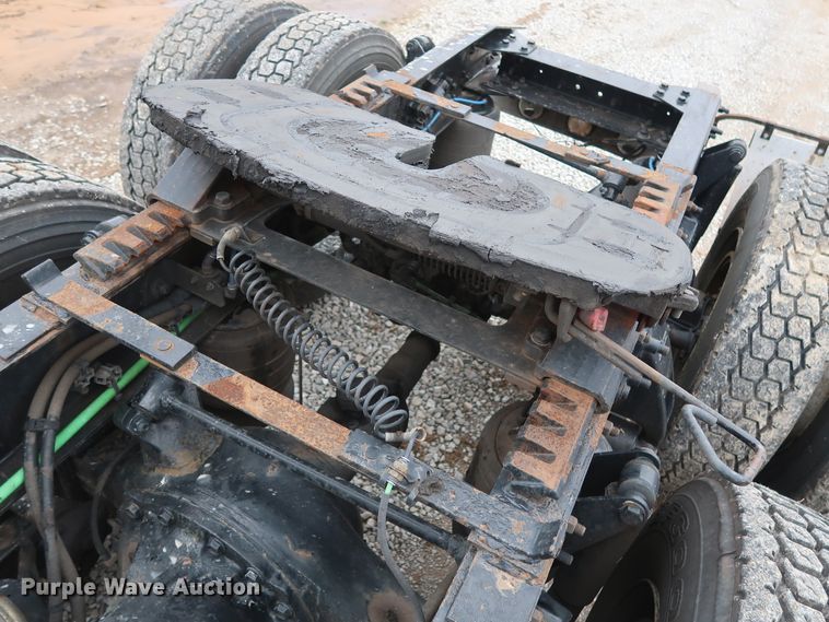 image for item DH0841 2011 Freightliner Business Class M2 semi truck