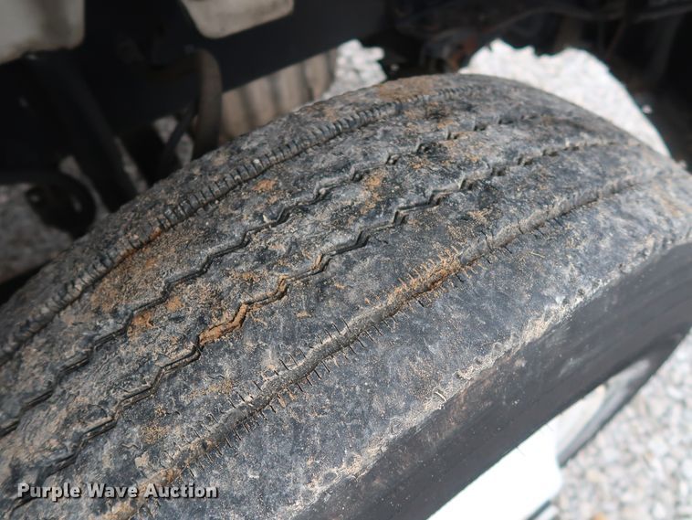 image for item DH0841 2011 Freightliner Business Class M2 semi truck