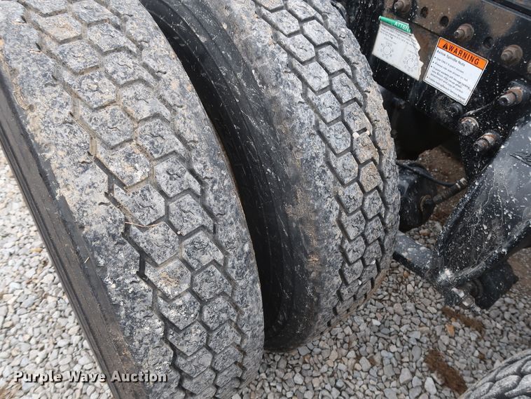 image for item DH0841 2011 Freightliner Business Class M2 semi truck