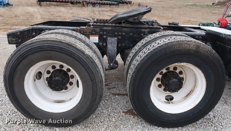 image for item DH0841 2011 Freightliner Business Class M2 semi truck