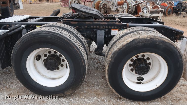 image for item DH0841 2011 Freightliner Business Class M2 semi truck