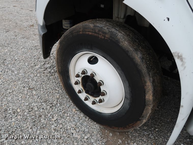 image for item DH0841 2011 Freightliner Business Class M2 semi truck