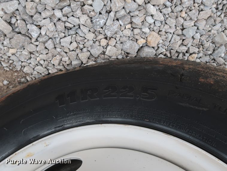 image for item DH0841 2011 Freightliner Business Class M2 semi truck