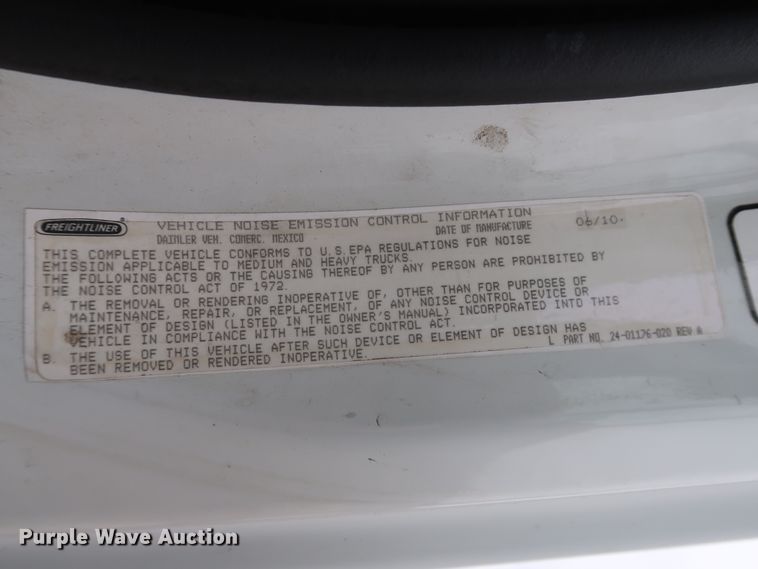 image for item DH0841 2011 Freightliner Business Class M2 semi truck