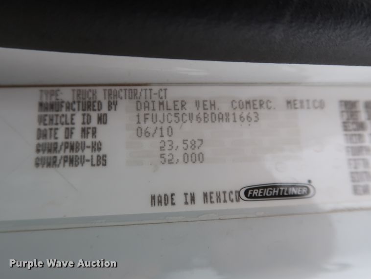 image for item DH0841 2011 Freightliner Business Class M2 semi truck