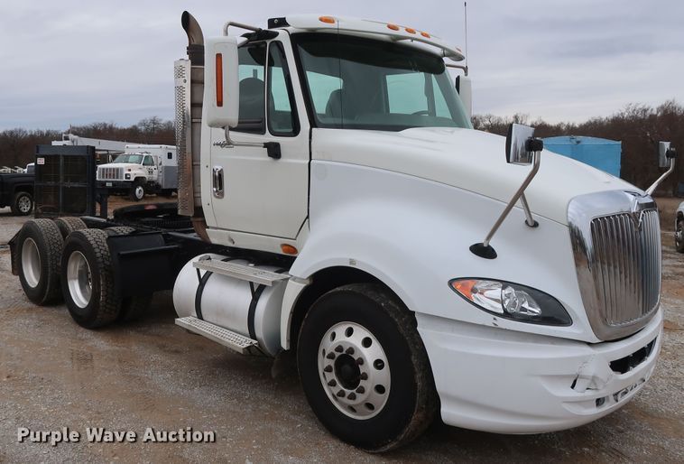 image for item DH0842 2009 International ProStar Premium semi truck