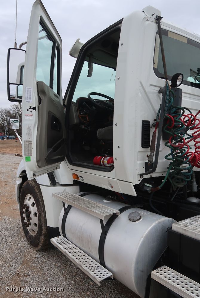 image for item DH0842 2009 International ProStar Premium semi truck