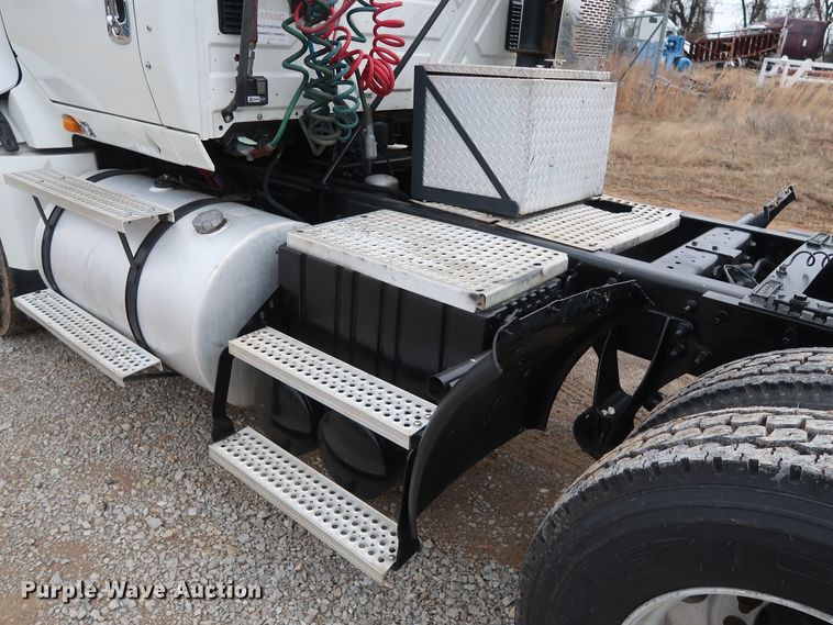 image for item DH0842 2009 International ProStar Premium semi truck