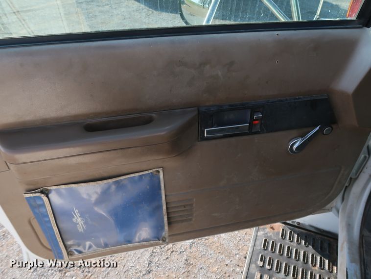 image for item DH0855 1999 GMC C7500 service truck