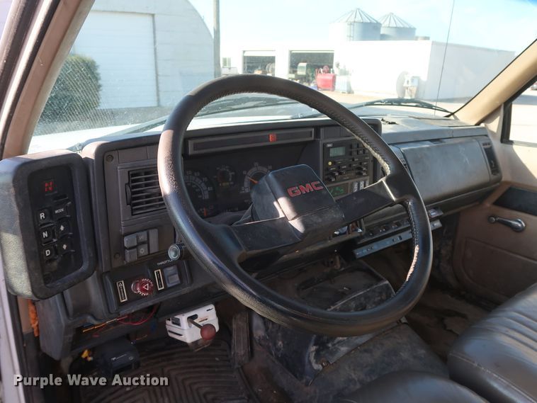 image for item DH0855 1999 GMC C7500 service truck