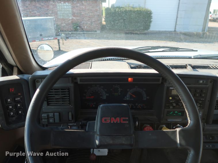 image for item DH0855 1999 GMC C7500 service truck