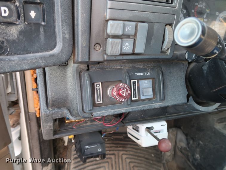 image for item DH0855 1999 GMC C7500 service truck